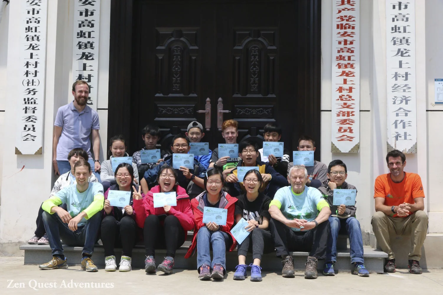 Group photo, Lin'An, China, people, old buildings