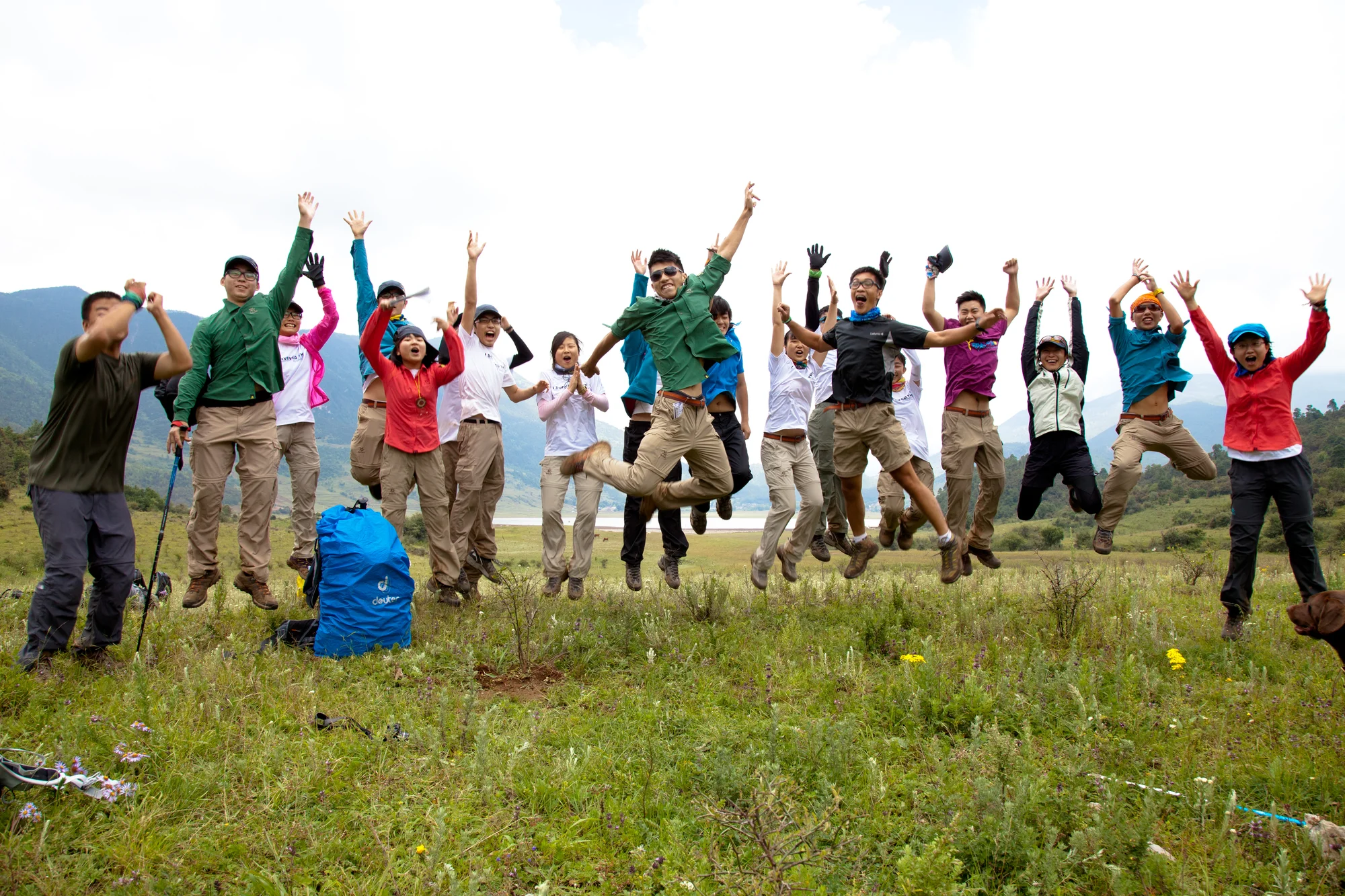 Group photo, trekking in Yunnan, lashi hai