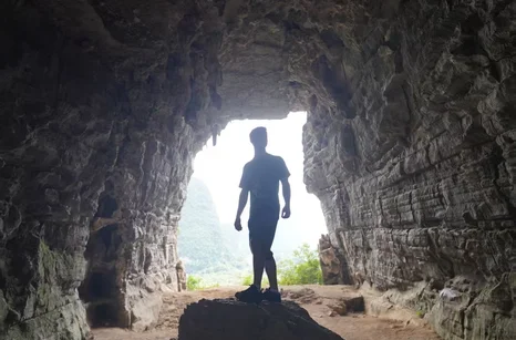 Max in Brothers Cave, Yangshuo