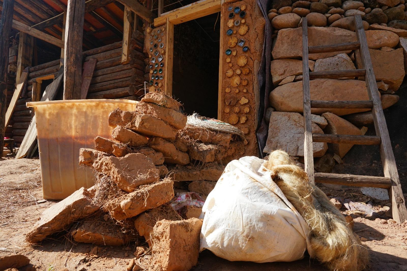 Yunnan China Earthship construction